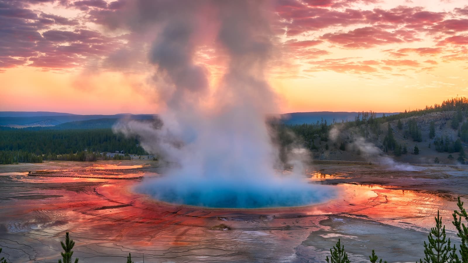 Exploring the Wonders of Yellowstone National Park